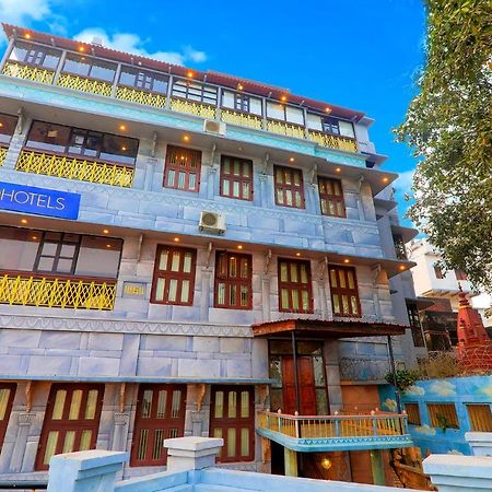 Fabhotel East View Варанаси Екстериор снимка