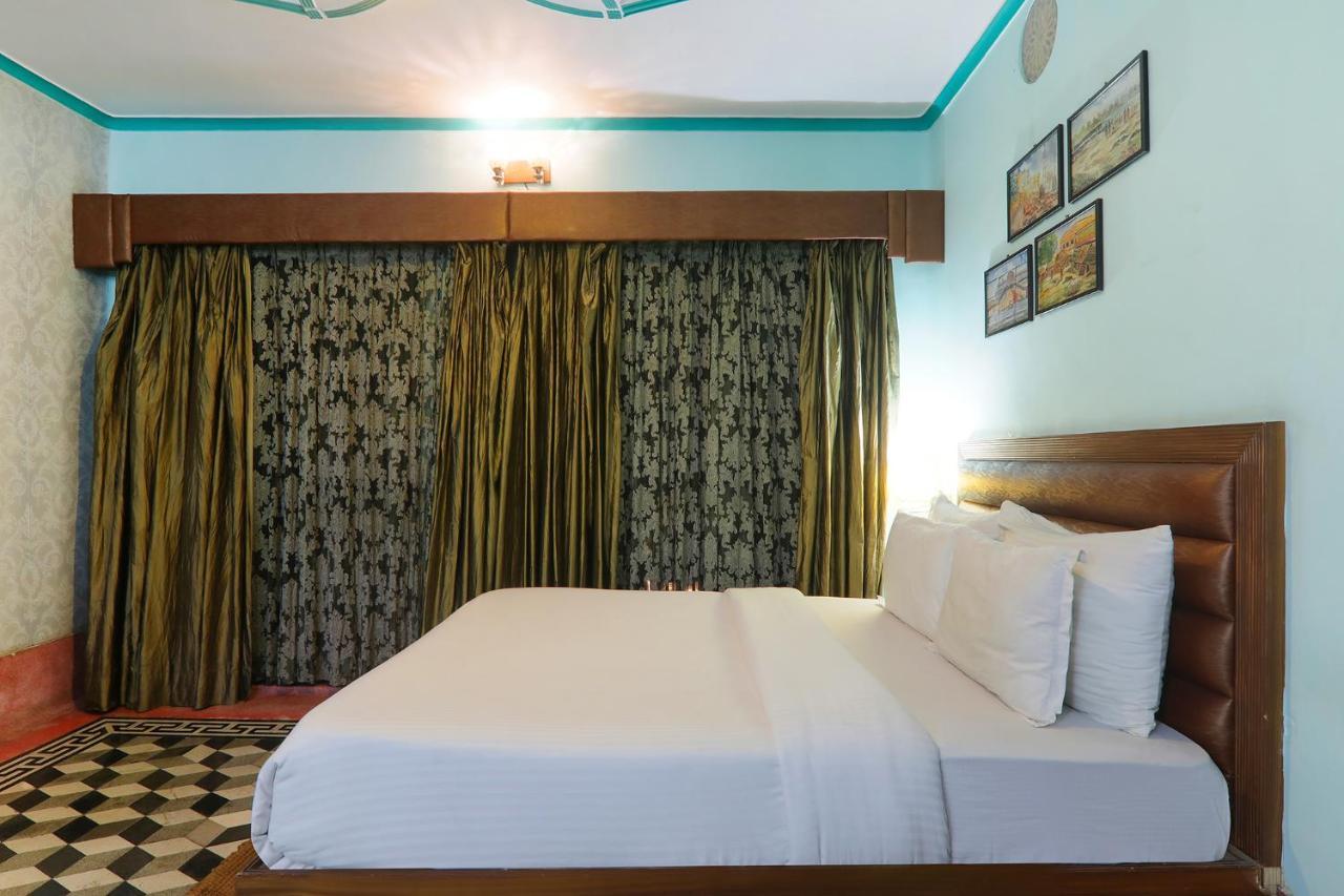 Fabhotel East View Варанаси Екстериор снимка