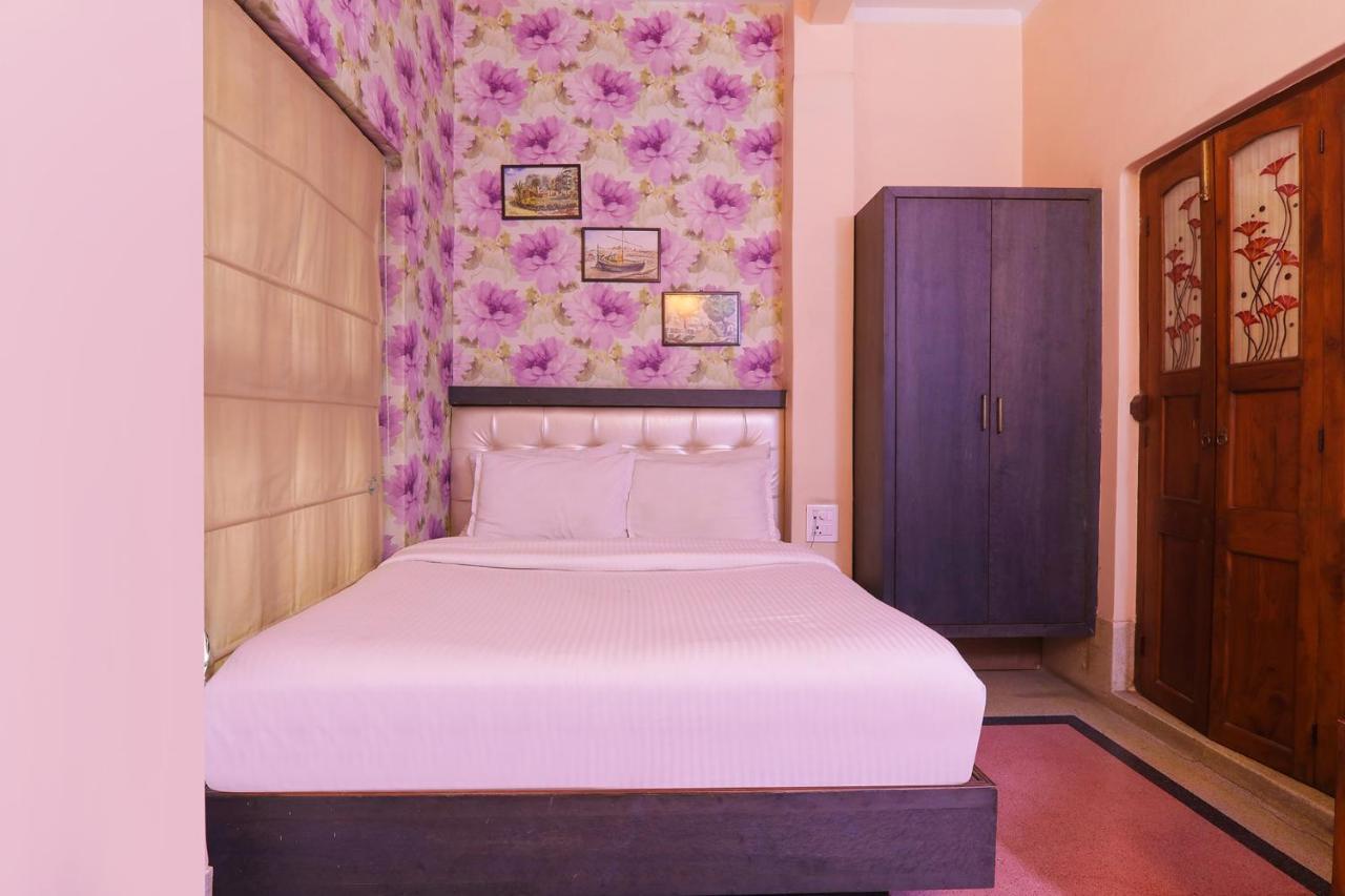 Fabhotel East View Варанаси Екстериор снимка