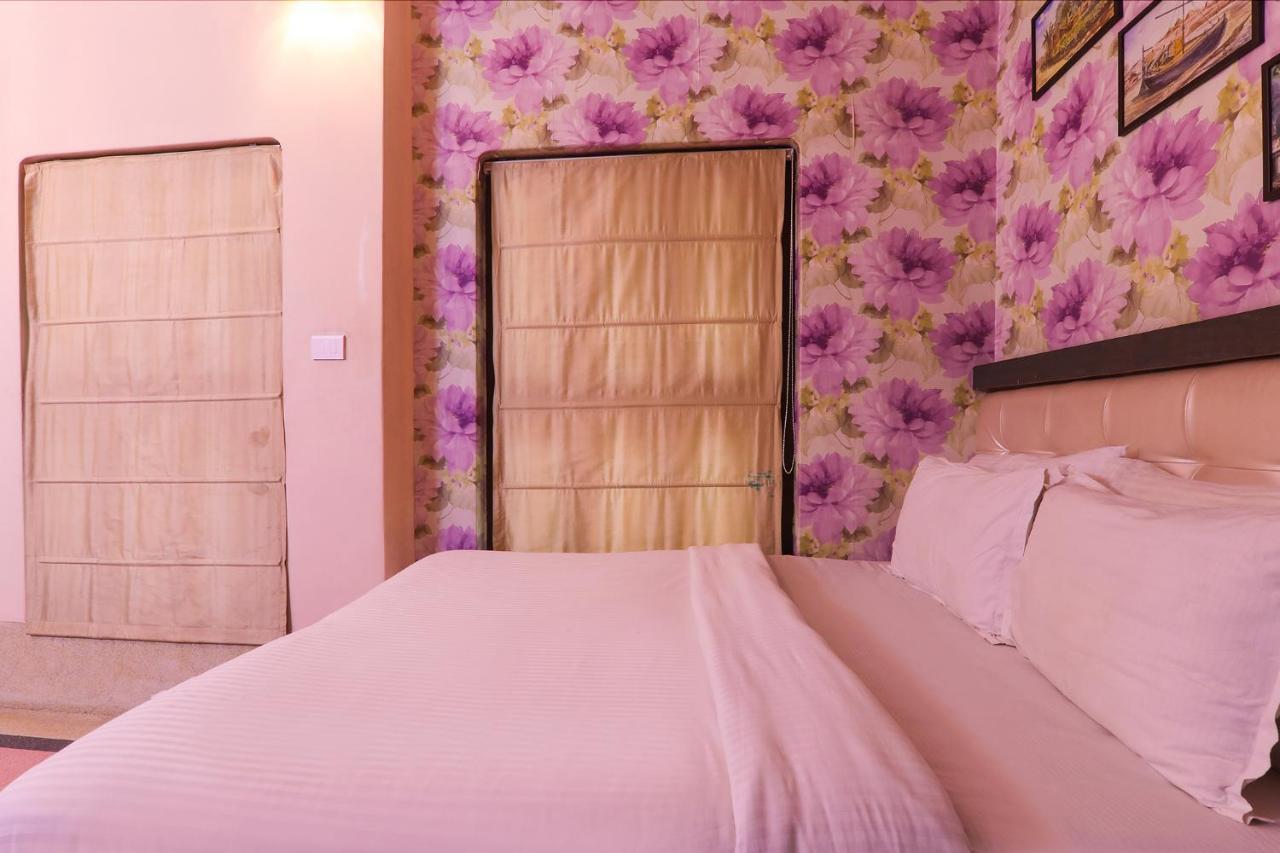Fabhotel East View Варанаси Екстериор снимка