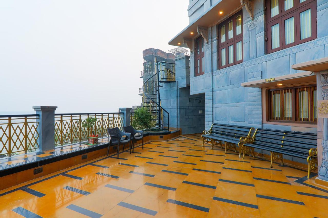 Fabhotel East View Варанаси Екстериор снимка
