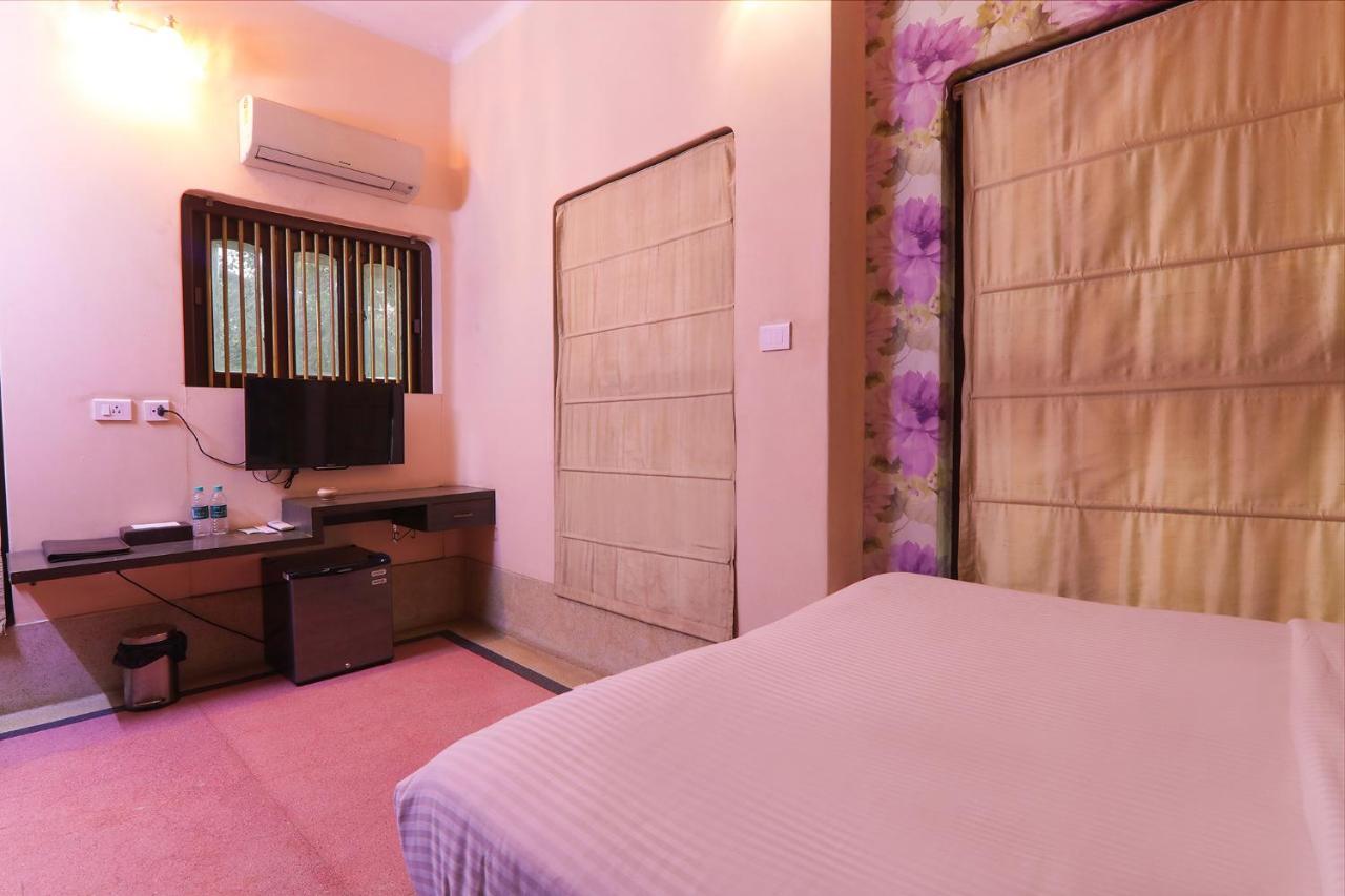 Fabhotel East View Варанаси Екстериор снимка